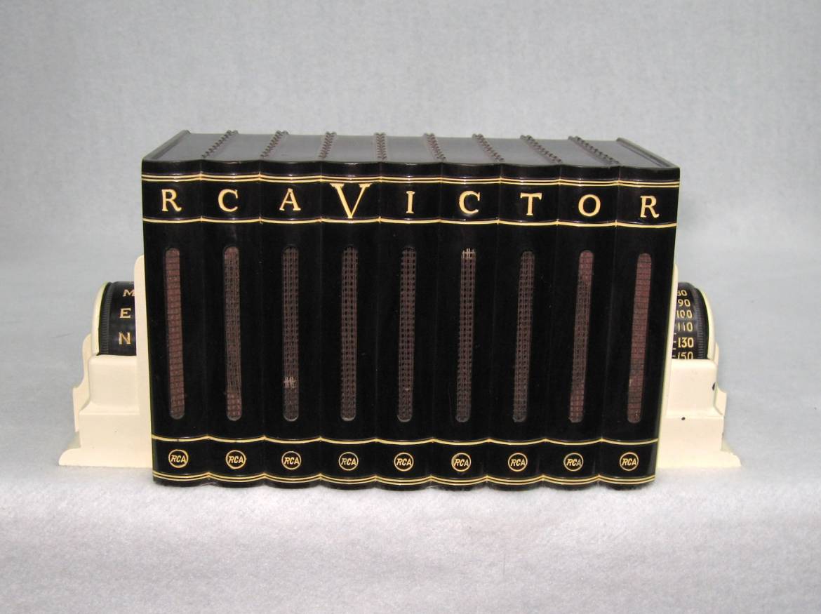 1940’s Bakelite RCA Victor Book Radio Black / white
