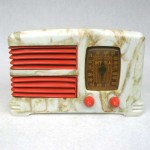 1938 Detrola Art Deco Bakelite Plaskon Radio – Beetle with Red trim