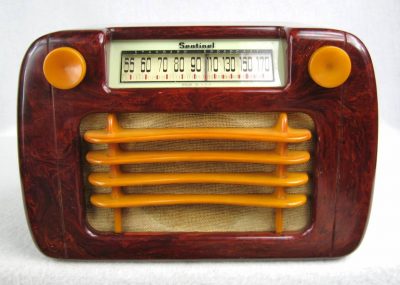 1945 Sentinel 284 Red with Yellow trim Bakelite Catalin Radio